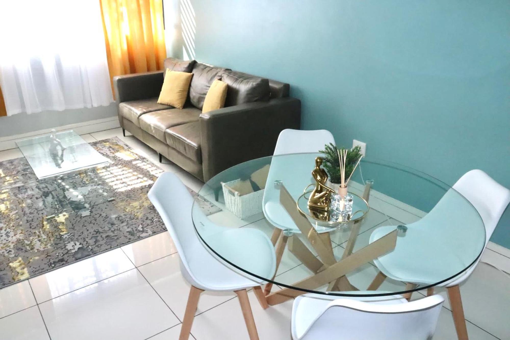 Appartement C&J City Centre Airbnb à Windhoek Extérieur photo